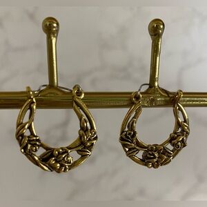 Avon vintage gold-tone rosette hoop earrings with wire posts.(1992)